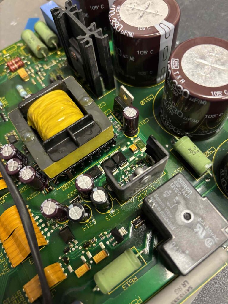 uszkodzona plytka falownika awaria elektroniki.jpg