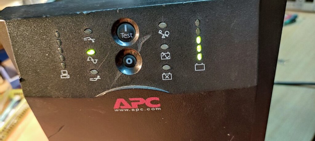 naprawa zasilaczy ups APC serwis zasilaczy awaryjnych APC