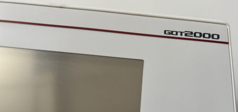 panel hmi mitsubishi got2000 brak reakcji na dotyk