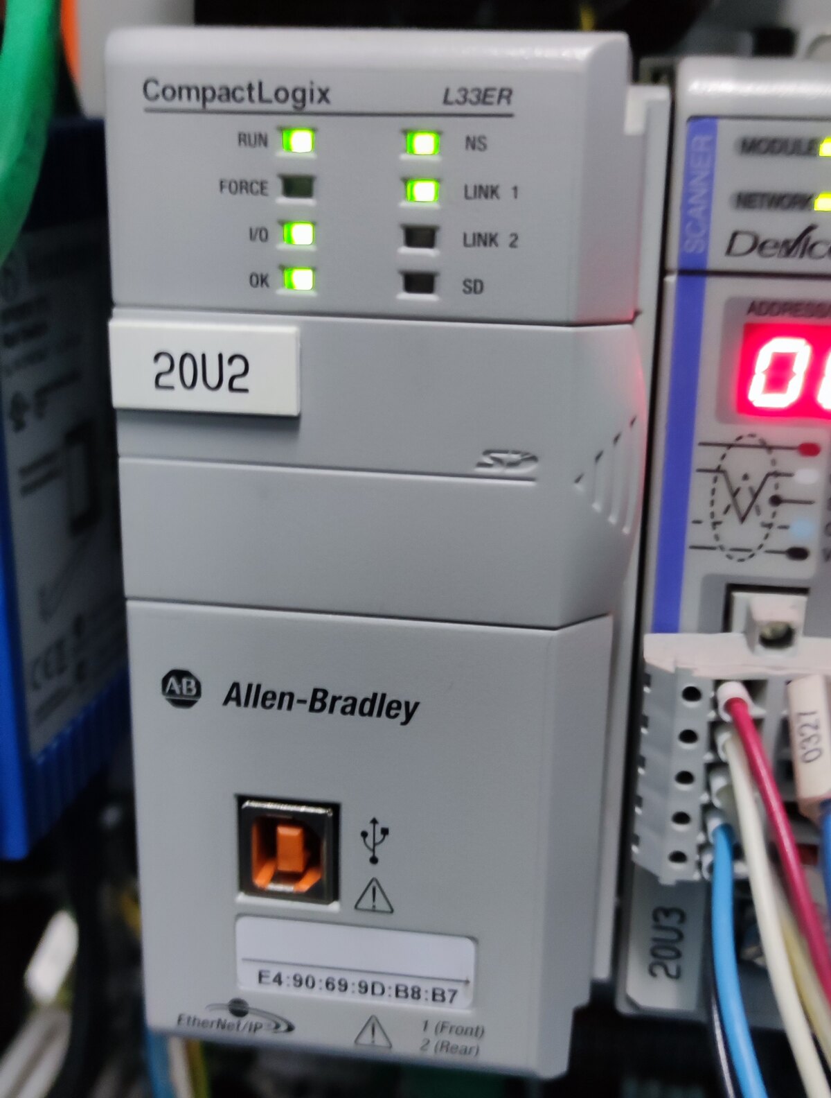 Sterownik PLC Allen-Bradley CompactLogix L33ER w szafie sterowniczej