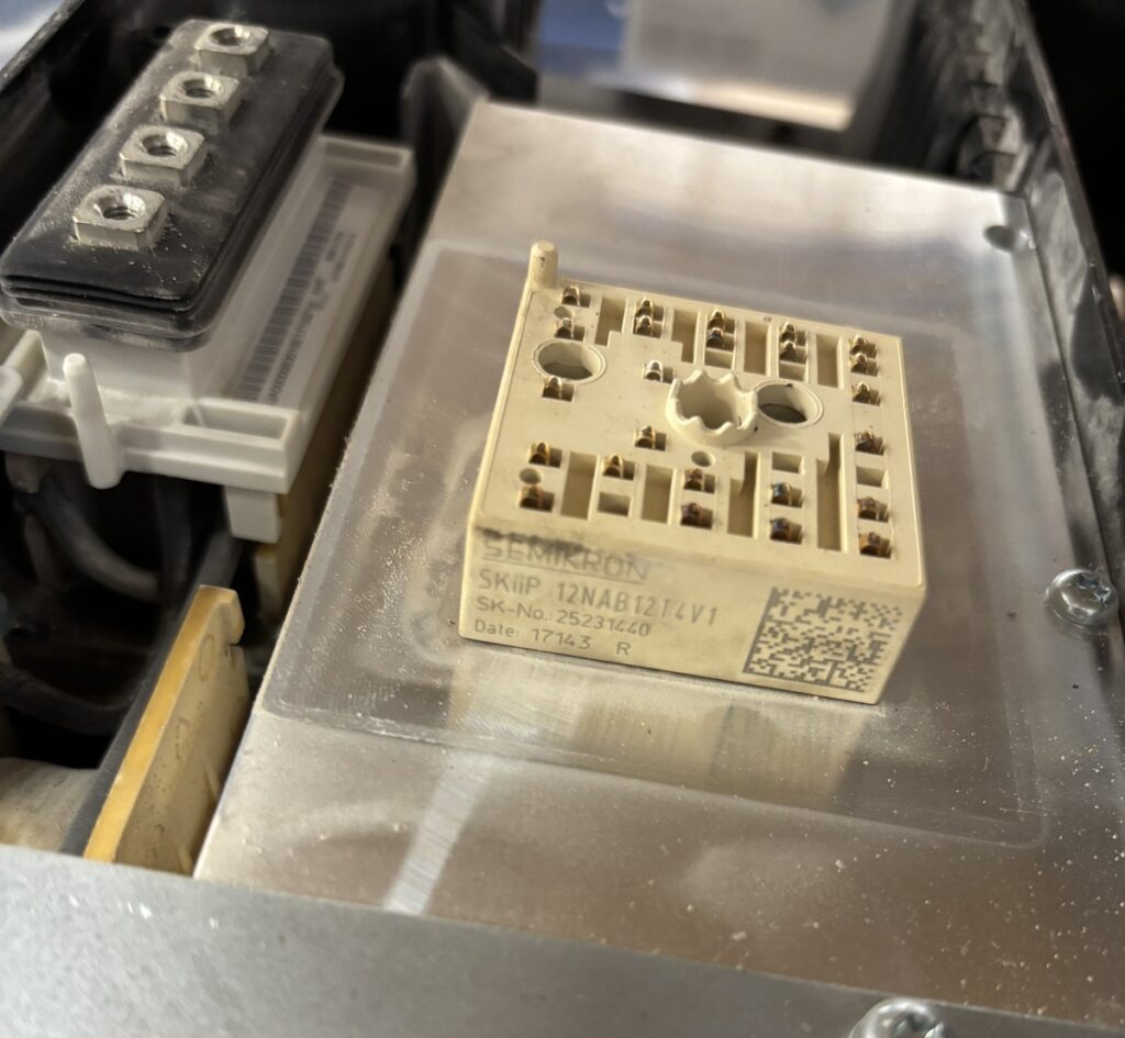 Moduł IGBT Semikron SKiiP w falowniku ABB ACS880